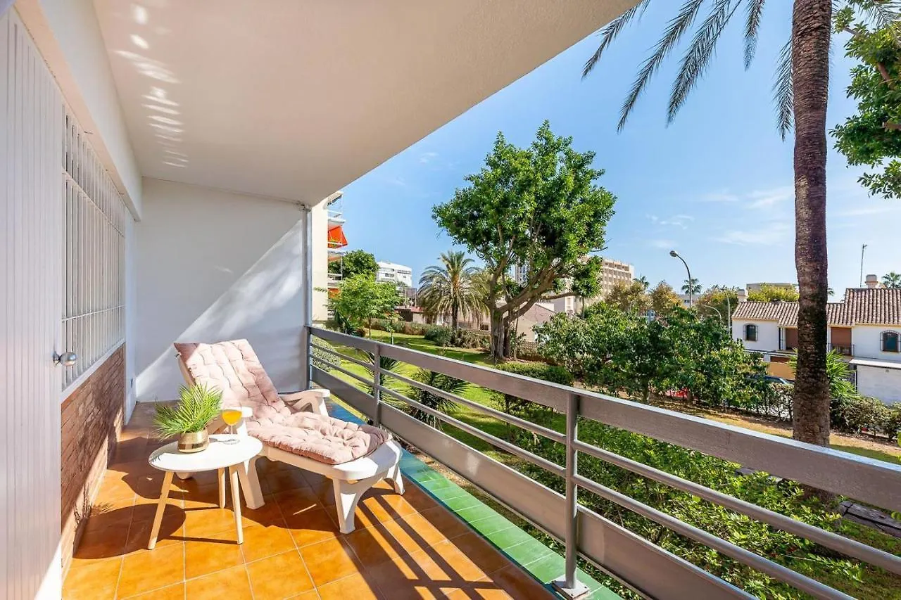 Apartment 797 Holiday Rentals - Piso Reformado Con Amplia Terraza Carihue Torremolinos