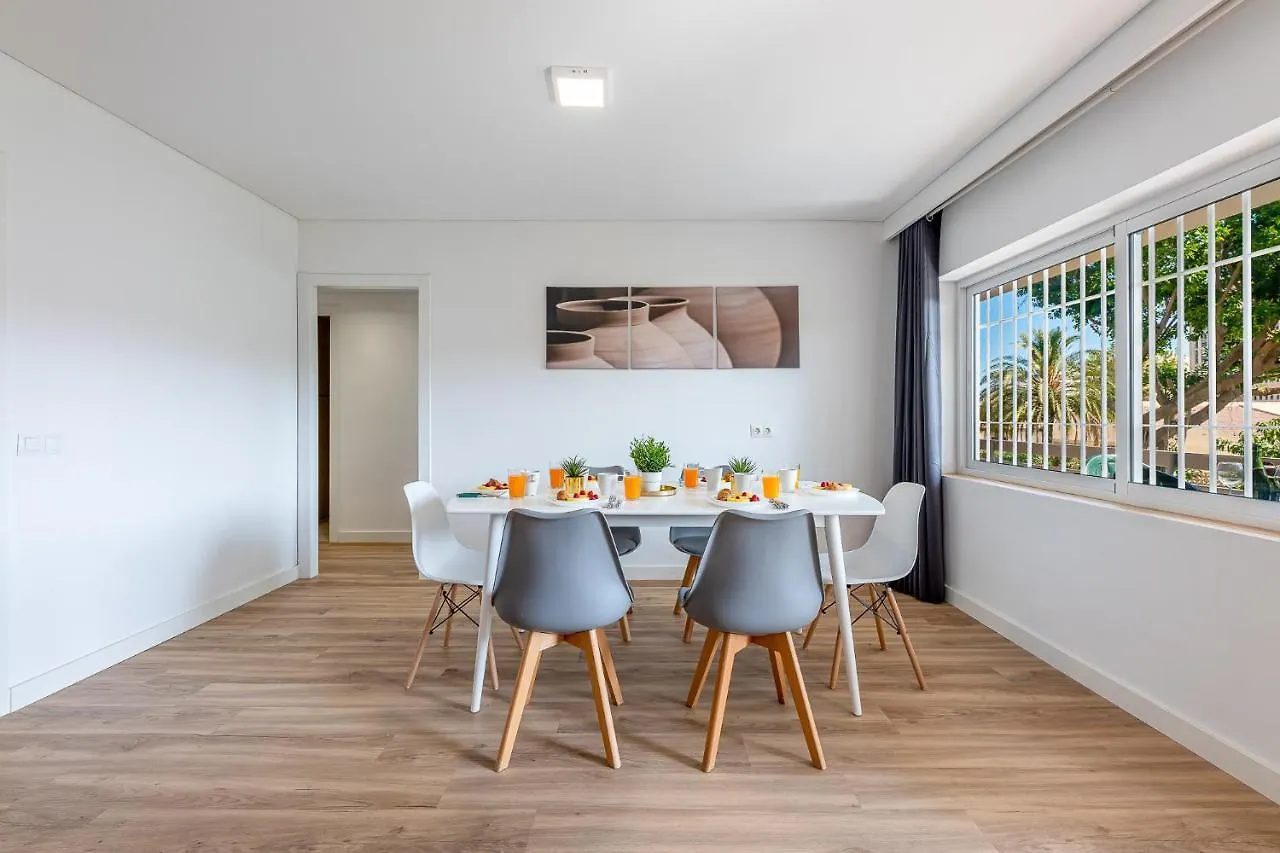 Apartment 797 Holiday Rentals - Piso Reformado Con Amplia Terraza Carihue Torremolinos