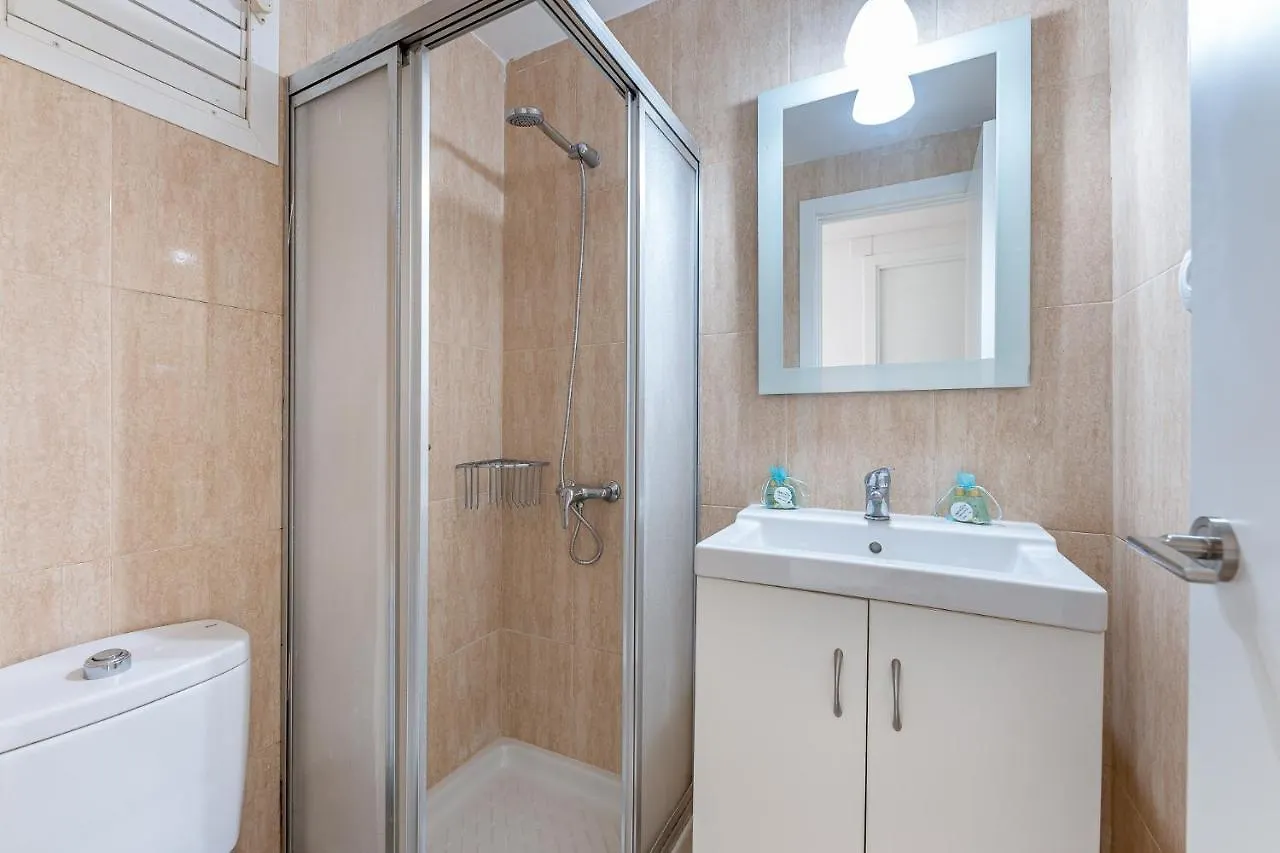 797 Holiday Rentals - Piso Reformado Con Amplia Terraza Carihue Torremolinos Apartment
