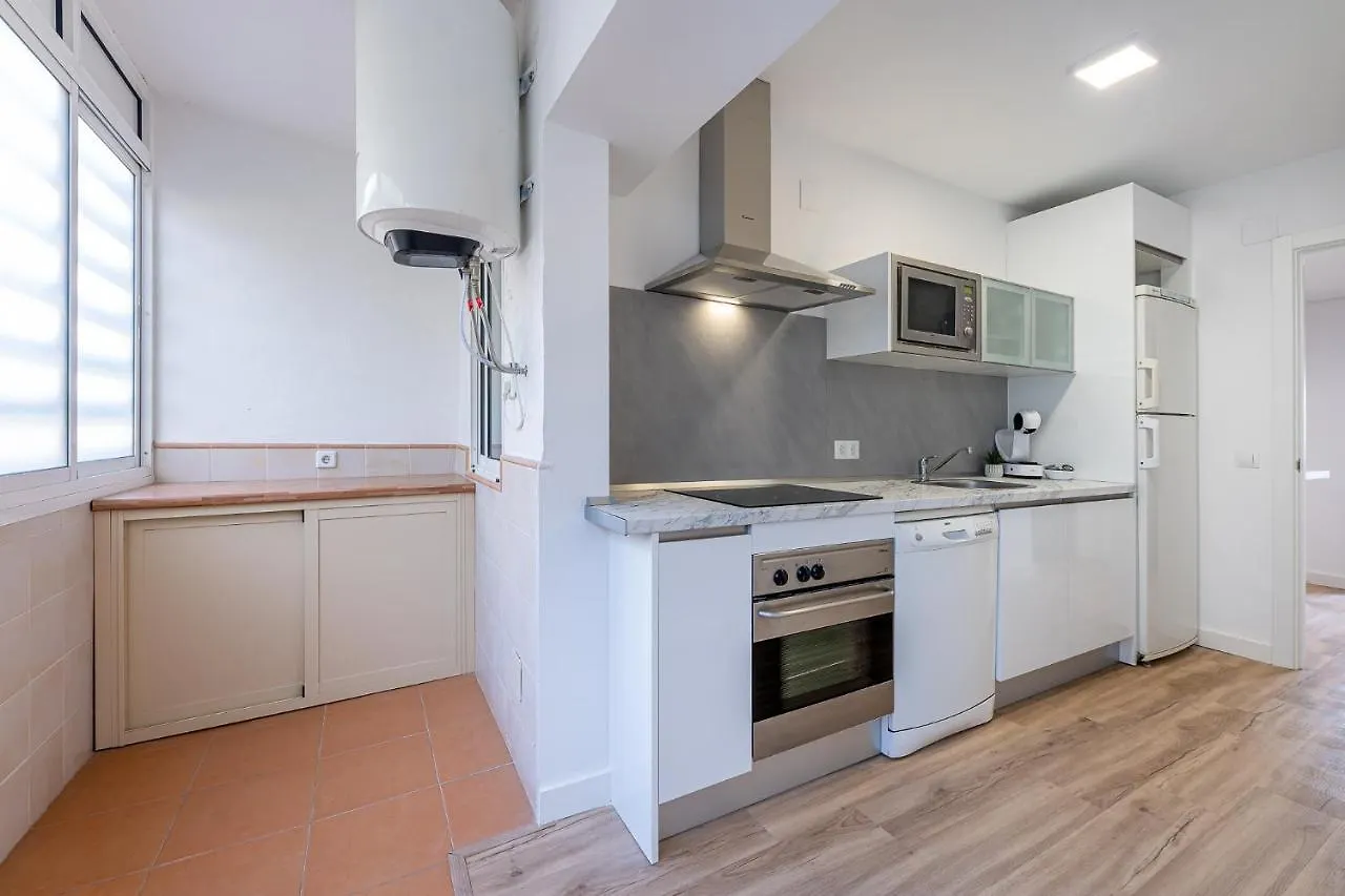 Apartment 797 Holiday Rentals - Piso Reformado Con Amplia Terraza Carihue Torremolinos Spain