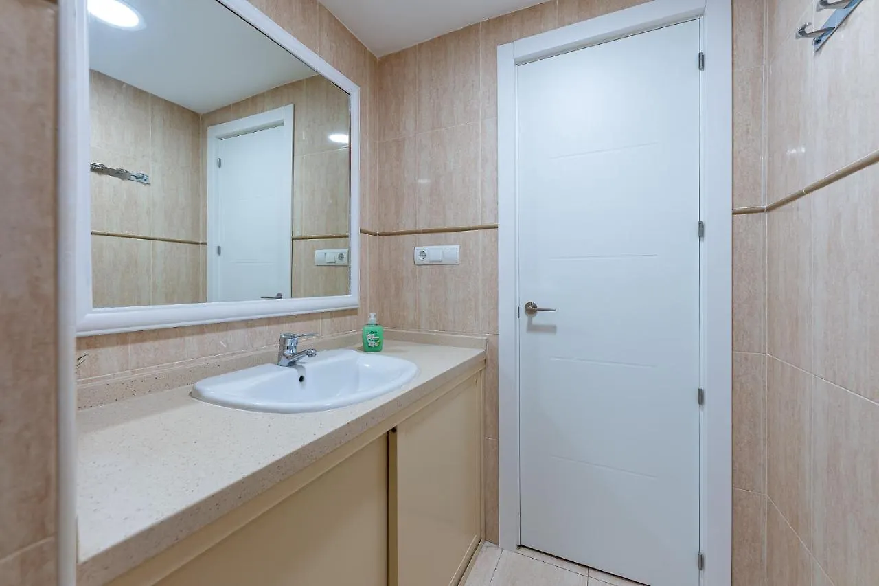 797 Holiday Rentals - Piso Reformado Con Amplia Terraza Carihue Torremolinos Apartment