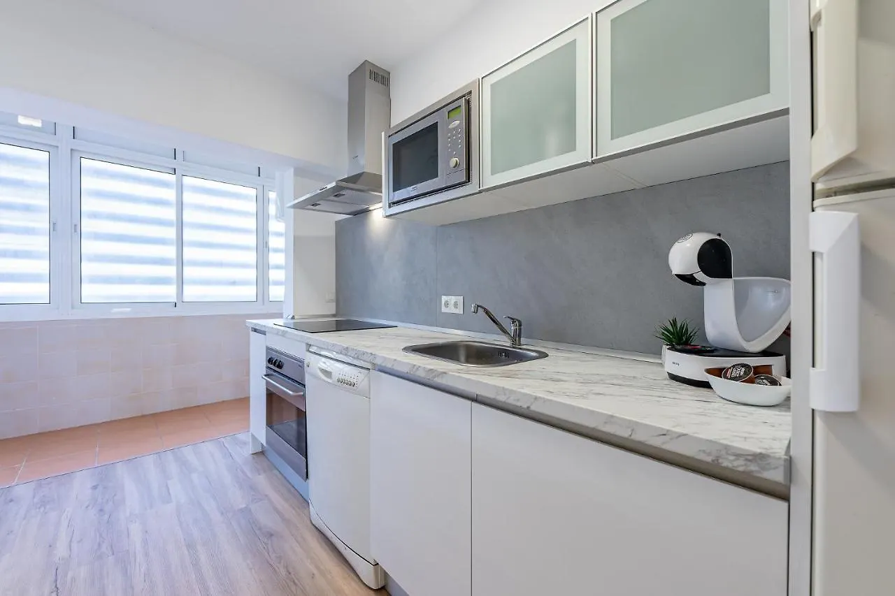 Apartment 797 Holiday Rentals - Piso Reformado Con Amplia Terraza Carihue Torremolinos