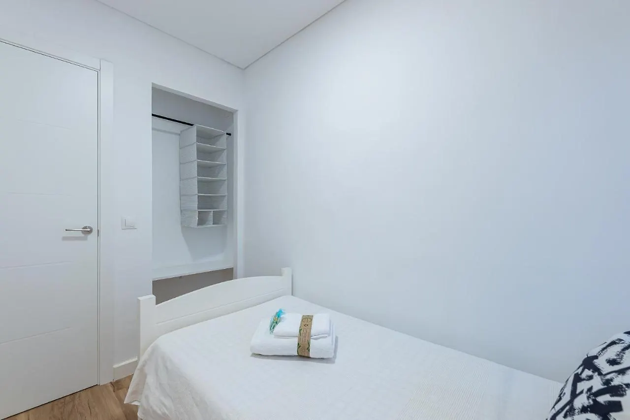 797 Holiday Rentals - Piso Reformado Con Amplia Terraza Carihue Torremolinos Spain